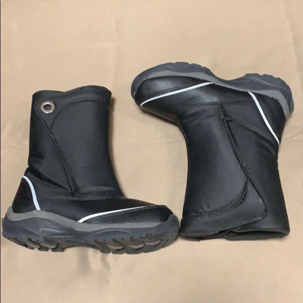 Lands’ End Girls Black Snow Boots size 13m